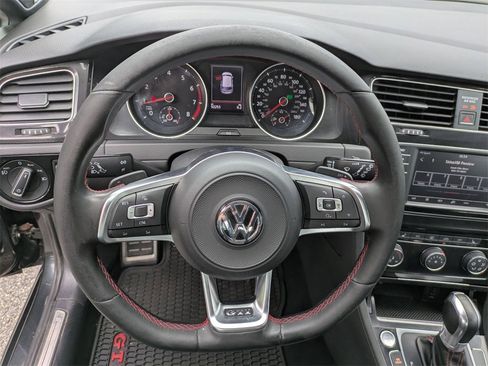 Used 2017 Volkswagen GTI SE image 18