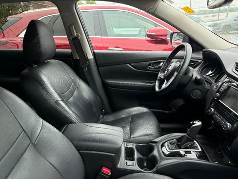 Used 2018 Nissan Rogue SV AWD/4WD image 9