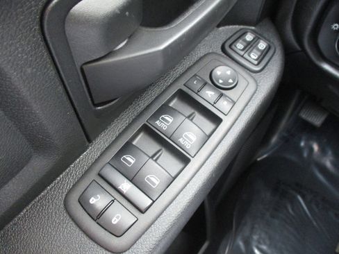 Used 2024 RAM 3500 Tradesman w/ Chrome Appearance Group AWD/4WD image 34