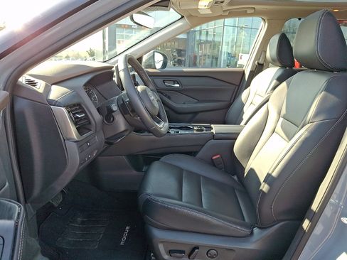 Used 2023 Nissan Rogue SL w/ SL Premium Package image 13