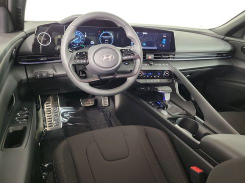 New 2025 Hyundai Elantra SEL image 12