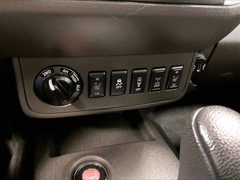Used 2020 Nissan Frontier PRO-4X AWD/4WD image 27