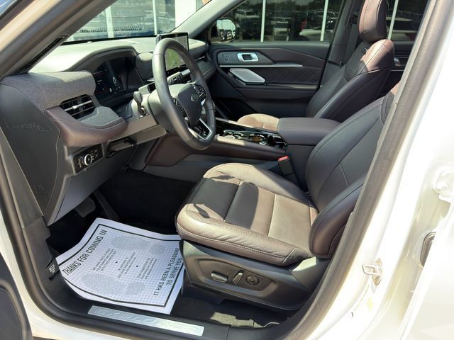 Used 2025 Ford Explorer Platinum w/ Ultimate Package AWD/4WD image 17