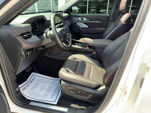 Used 2025 Ford Explorer Platinum w/ Ultimate Package AWD/4WD image 17