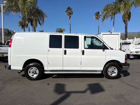 Used 2024 GMC Savana 2500 w/ Driver Convenience Package image 9