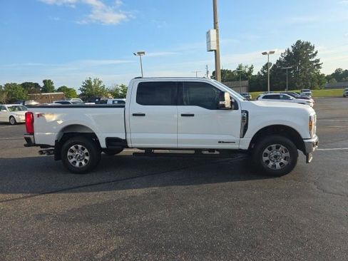 Used 2024 Ford F250 XLT w/ FX4 Off-Road Package AWD/4WD image 2