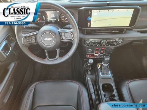 Used 2024 Jeep Gladiator Rubicon w/ Technology Group AWD/4WD image 3