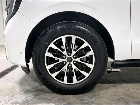 Used 2025 Ford Expedition Platinum AWD/4WD image 11