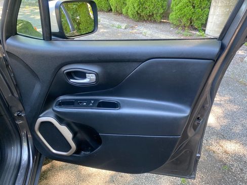 Used 2017 Jeep Renegade Limited AWD/4WD image 23