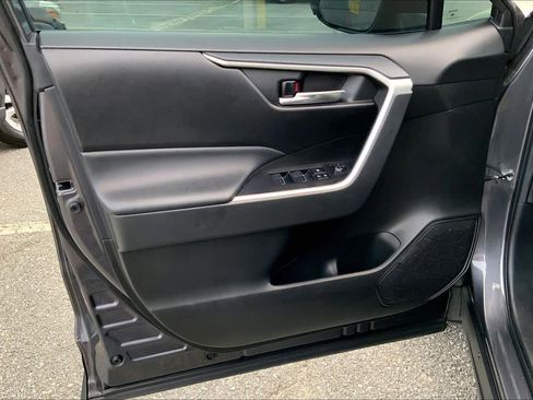 Used 2022 Toyota RAV4 XLE w/ Convenience Package image 21