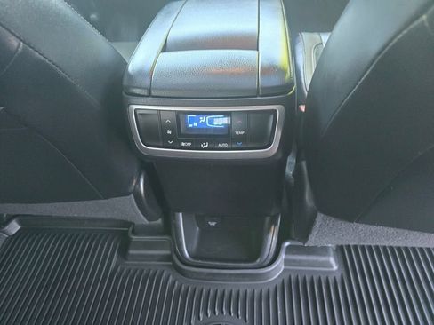 Used 2017 Toyota Highlander XLE AWD/4WD image 14