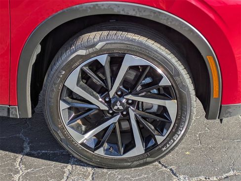 Used 2024 Mitsubishi Outlander SE image 11