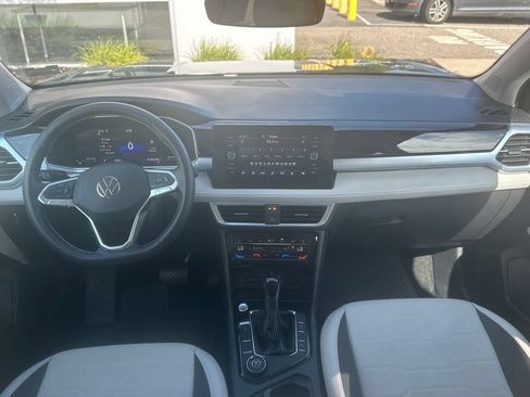Used 2026 Volkswagen Taos SE w/ Panoramic Sunroof Package AWD/4WD image 17