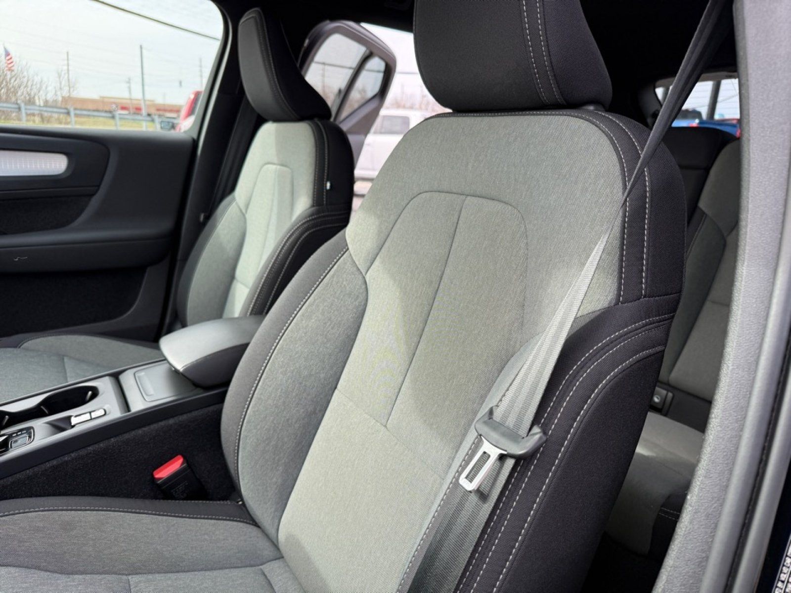 Used 2023 Volvo XC40 B5 Core AWD/4WD image 27