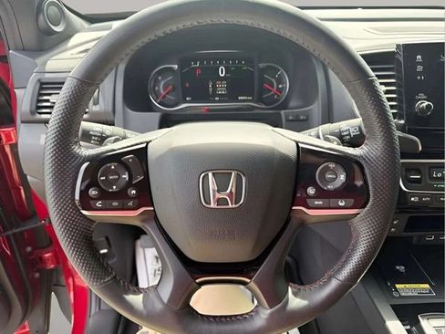 Used 2025 Honda Passport Black Edition image 6