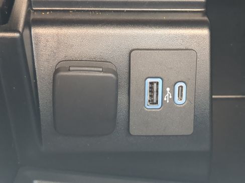 Certified 2022 Ford Explorer XLT w/ Equipment Group 202A RWD image 20