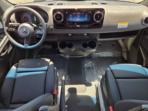 New 2025 Mercedes-Benz Sprinter 2500 image 18