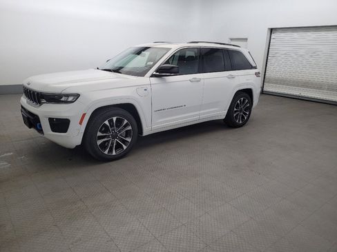 Used 2022 Jeep Grand Cherokee Overland AWD/4WD image 2