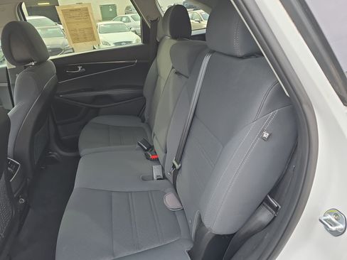 Used 2016 Kia Sorento LX image 16
