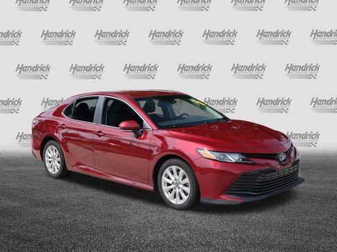 Used 2018 Toyota Camry LE w/ Convenience Package FWD image 2