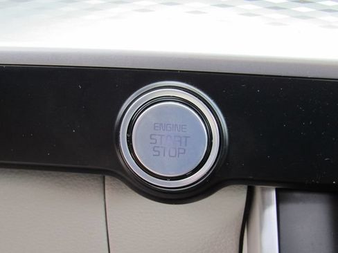 Used 2024 Kia Carnival LX FWD image 27