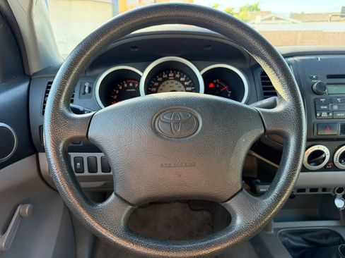Used 2011 Toyota Tacoma 2WD Regular Cab image 16