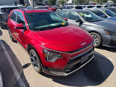 Used 2024 Kia Niro EX Touring FWD image 2