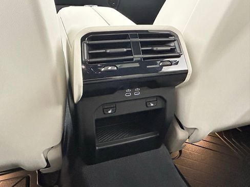 Used 2026 BMW i5 eDrive40 w/ Premium Package AWD/4WD image 36