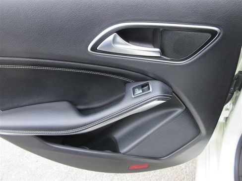 Used 2018 Mercedes-Benz CLA 250 4MATIC image 23