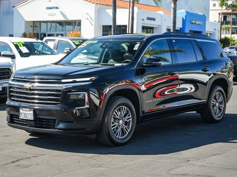 Used 2025 Chevrolet Traverse LT w/ Driver Confidence Package FWD image 3