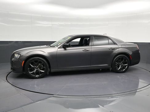 Used 2022 Chrysler 300 Touring w/ Sport Appearance Package RWD image 7