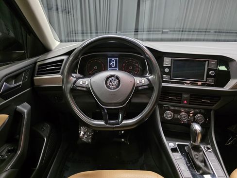 Used 2019 Volkswagen Jetta SE w/ Cold Weather Package FWD image 19