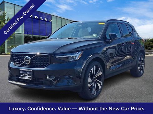 Used 2023 Volvo XC40 B5 Plus w/ Climate Package AWD/4WD image 1