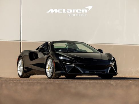 Used 2025 McLaren Artura Spider image 14