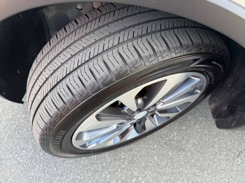 Used 2020 Buick Encore Essence FWD image 23
