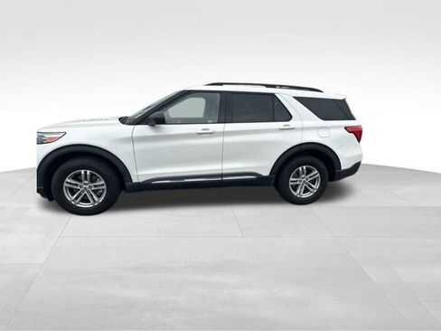 Used 2022 Ford Explorer XLT w/ Equipment Group 202A AWD/4WD image 3
