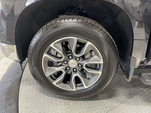 Used 2024 Chevrolet Silverado 1500 LT AWD/4WD image 10