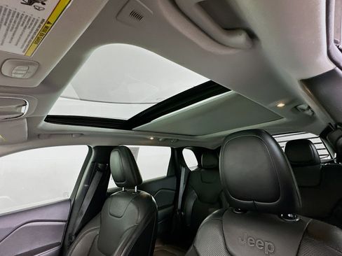 Used 2019 Jeep Cherokee Limited w/ Technology Group FWD image 26
