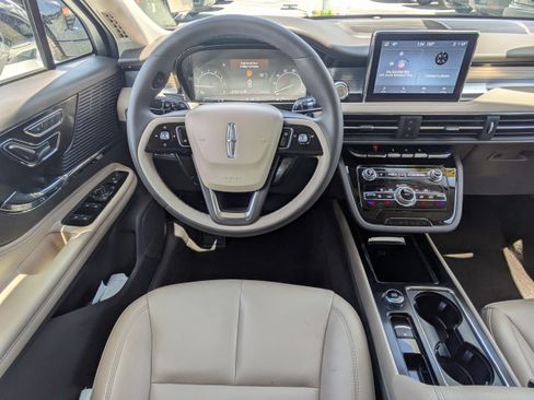 Used 2022 Lincoln Corsair FWD image 16