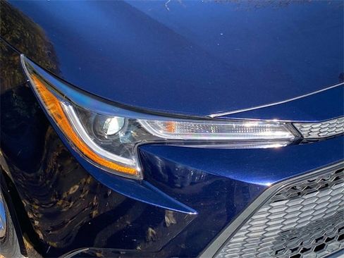 Used 2022 Toyota Corolla LE image 4