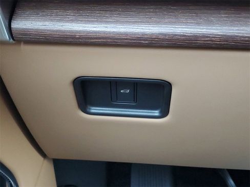 New 2025 Land Rover Range Rover SE image 14