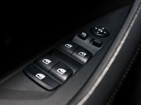 Used 2022 BMW i4 eDrive40 image 34