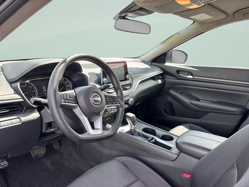 Used 2025 Nissan Altima 2.5 SV FWD image 13