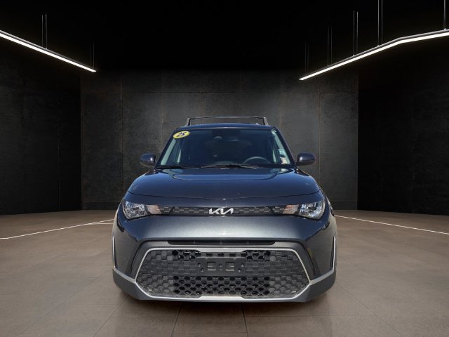 Used 2025 Kia Soul LX w/ LX Technology Package FWD image 2