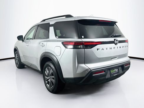 Used 2025 Nissan Pathfinder SV FWD image 5