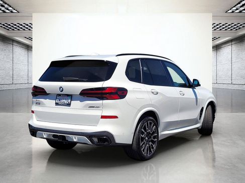 Used 2025 BMW X5 xDrive40i w/ M Sport Package AWD/4WD image 7