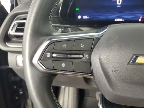Used 2025 Chevrolet Traverse LT FWD image 24