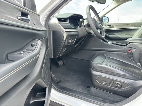 Used 2023 Jeep Grand Cherokee Limited image 7