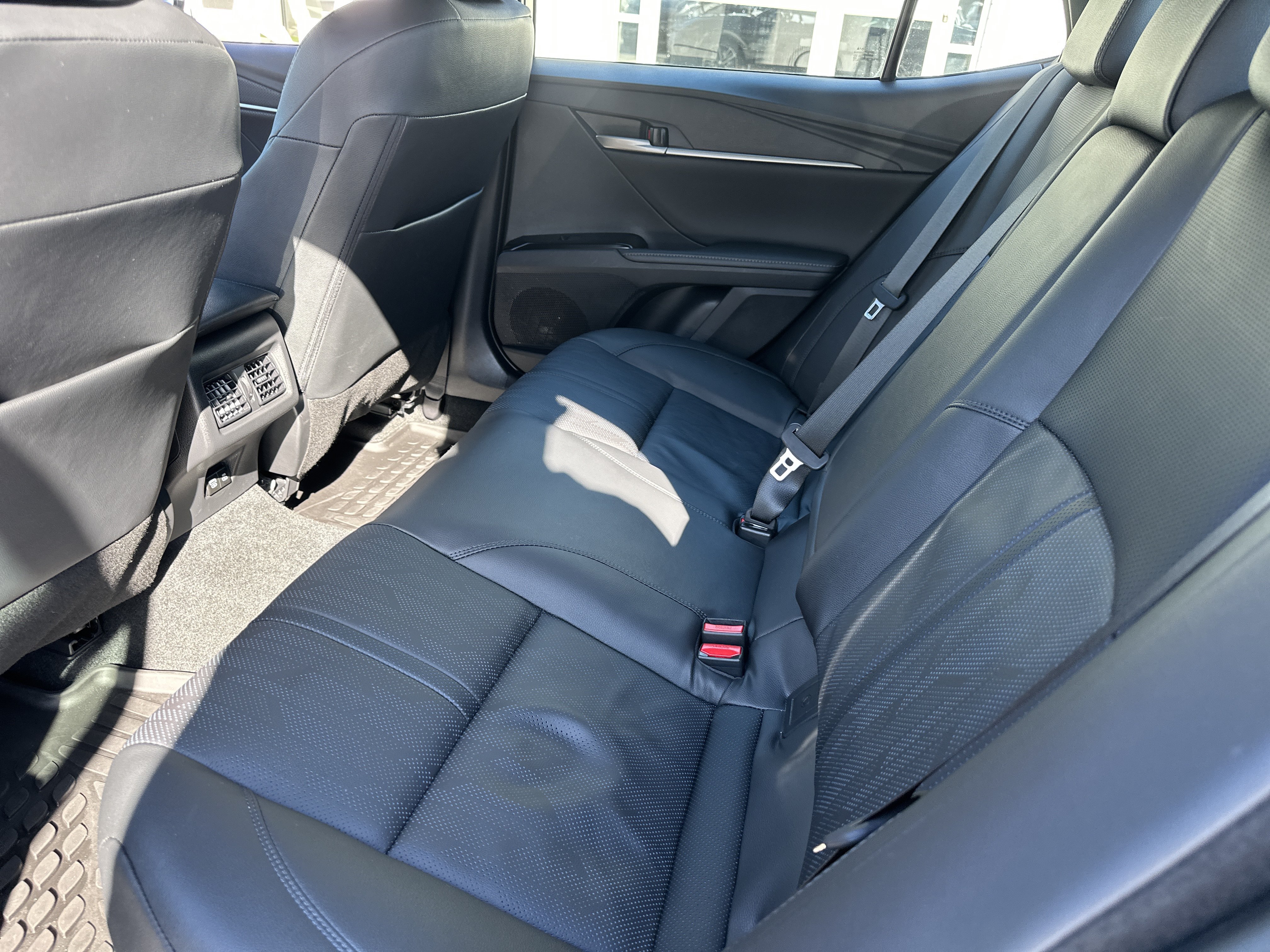 Used 2026 Toyota Camry Hybrid FWD image 12