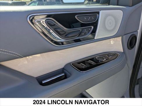 Used 2024 Lincoln Navigator Black Label image 11